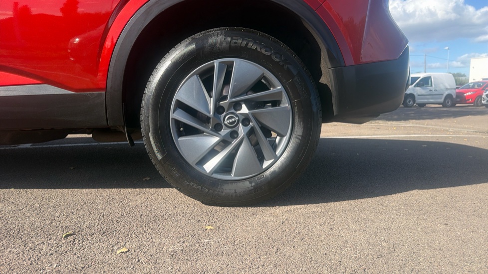 Nissan Qashqai 1.3 DiG-T MH Acenta Premium 5dr Petrol Hatchback - Image 7