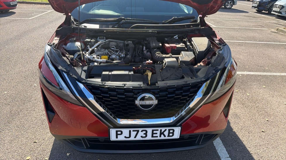 Nissan Qashqai 1.3 DiG-T MH Acenta Premium 5dr Petrol Hatchback - Image 8
