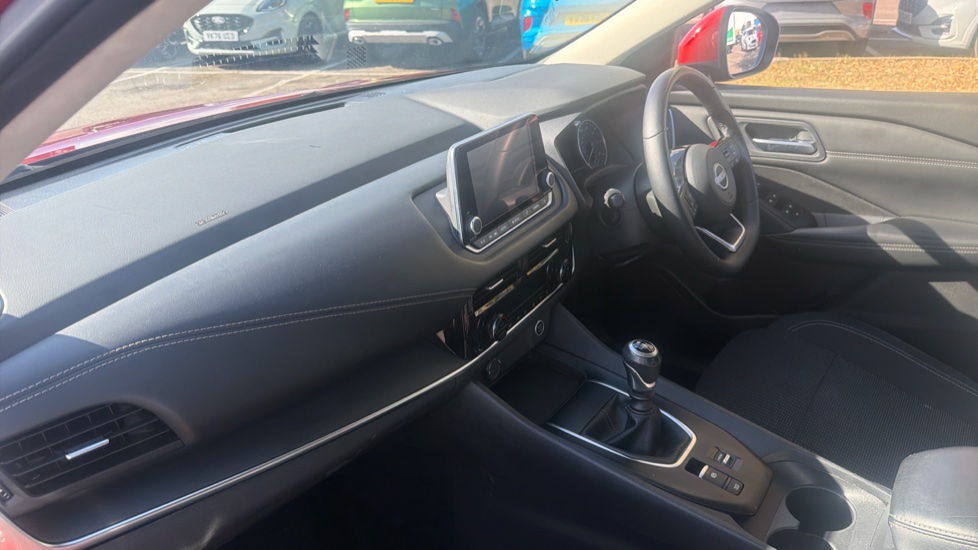 Nissan Qashqai 1.3 DiG-T MH Acenta Premium 5dr Petrol Hatchback - Image 9