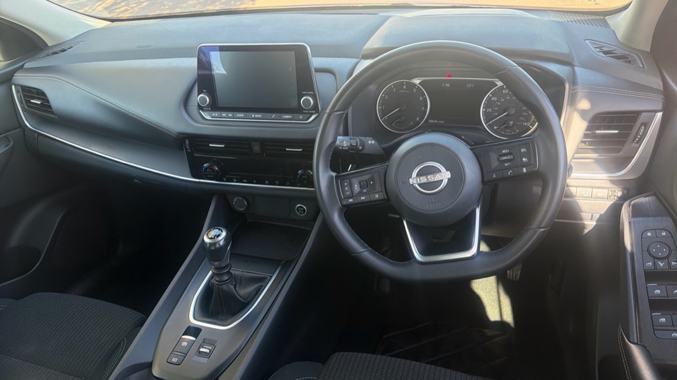 Nissan Qashqai 1.3 DiG-T MH Acenta Premium 5dr Petrol Hatchback - Image 10
