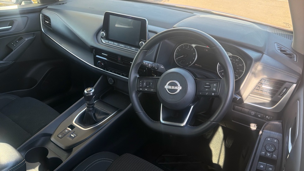 Nissan Qashqai 1.3 DiG-T MH Acenta Premium 5dr Petrol Hatchback - Image 11