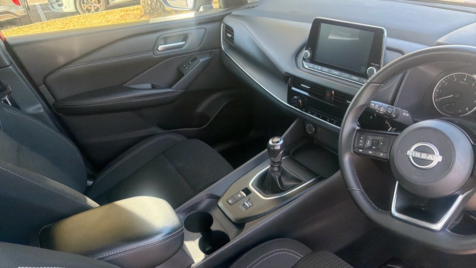 Nissan Qashqai 1.3 DiG-T MH Acenta Premium 5dr Petrol Hatchback - Image 14