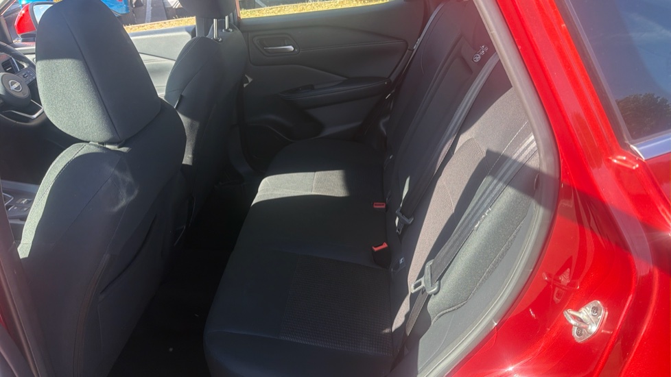 Nissan Qashqai 1.3 DiG-T MH Acenta Premium 5dr Petrol Hatchback - Image 16