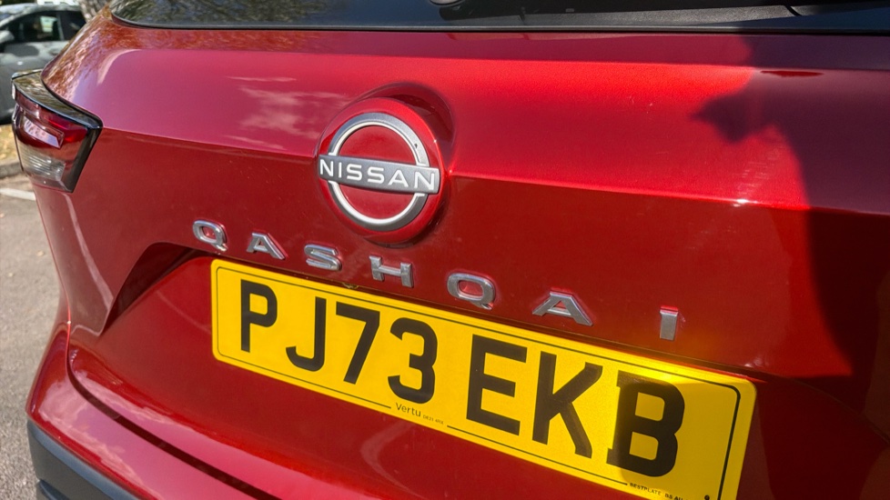 Nissan Qashqai 1.3 DiG-T MH Acenta Premium 5dr Petrol Hatchback - Image 25