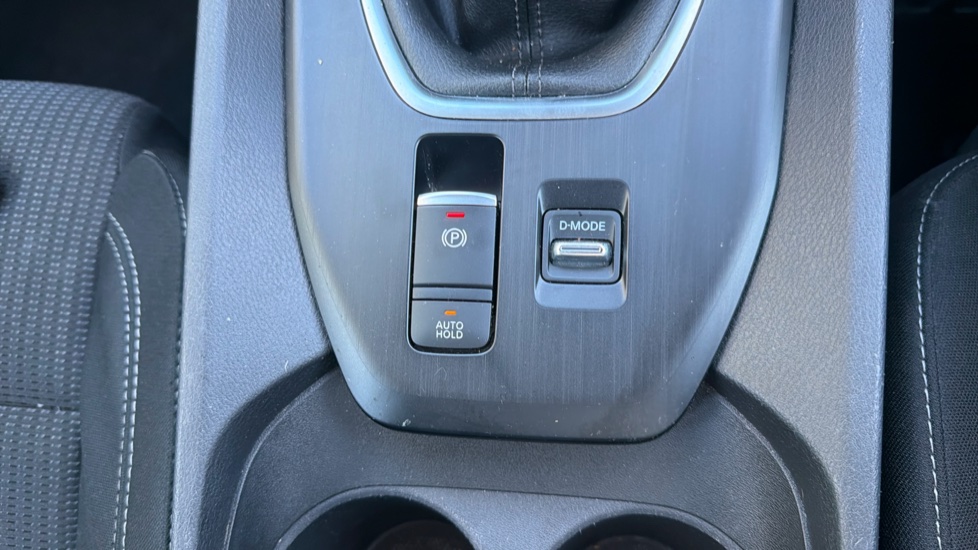 Nissan Qashqai 1.3 DiG-T MH Acenta Premium 5dr Petrol Hatchback - Image 31