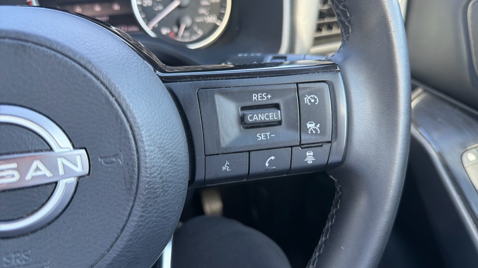 Nissan Qashqai 1.3 DiG-T MH Acenta Premium 5dr Petrol Hatchback - Image 33