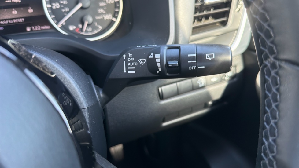Nissan Qashqai 1.3 DiG-T MH Acenta Premium 5dr Petrol Hatchback - Image 34