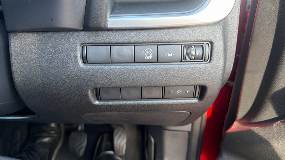 Nissan Qashqai 1.3 DiG-T MH Acenta Premium 5dr Petrol Hatchback - Image 36