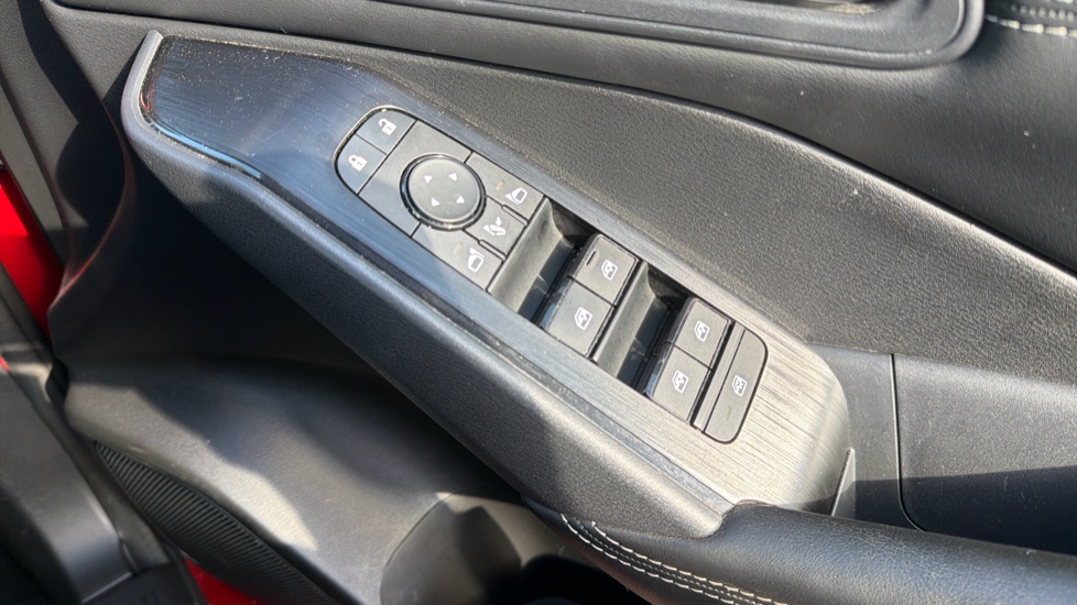 Nissan Qashqai 1.3 DiG-T MH Acenta Premium 5dr Petrol Hatchback - Image 37