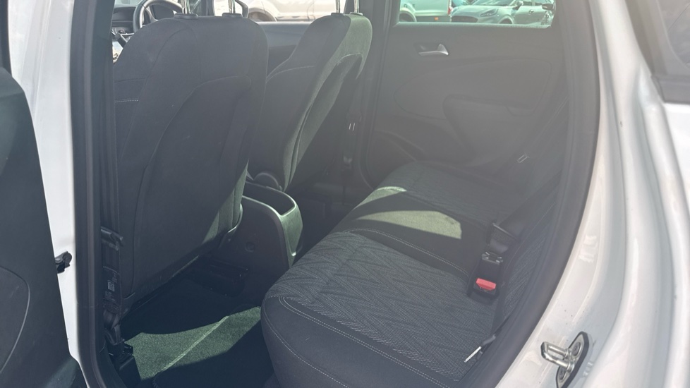 Vauxhall Crossland X 1.2 [83] Griffin 5dr [Start Stop] Petrol Hatchback - Image 16