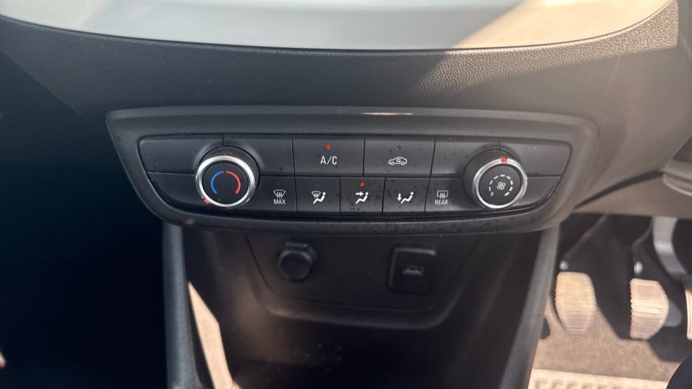 Vauxhall Crossland X 1.2 [83] Griffin 5dr [Start Stop] Petrol Hatchback - Image 30