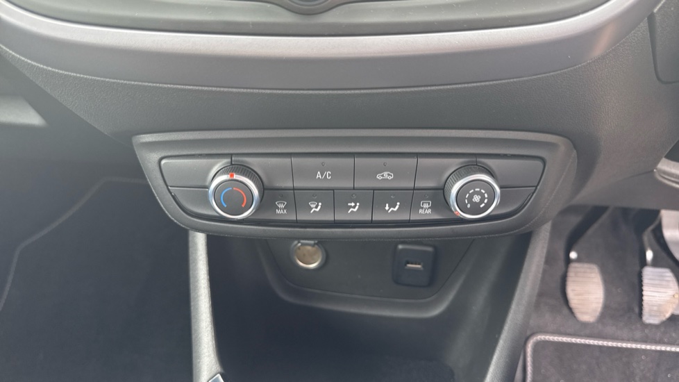 Vauxhall Crossland 1.2 Turbo Design 5dr Petrol Hatchback - Image 37
