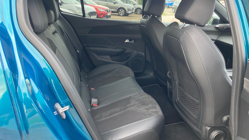 Peugeot 408 1.2 PureTech GT 5dr EAT8 Petrol Hatchback - Image 16
