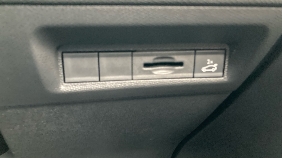 Peugeot 408 1.2 PureTech GT 5dr EAT8 Petrol Hatchback - Image 33