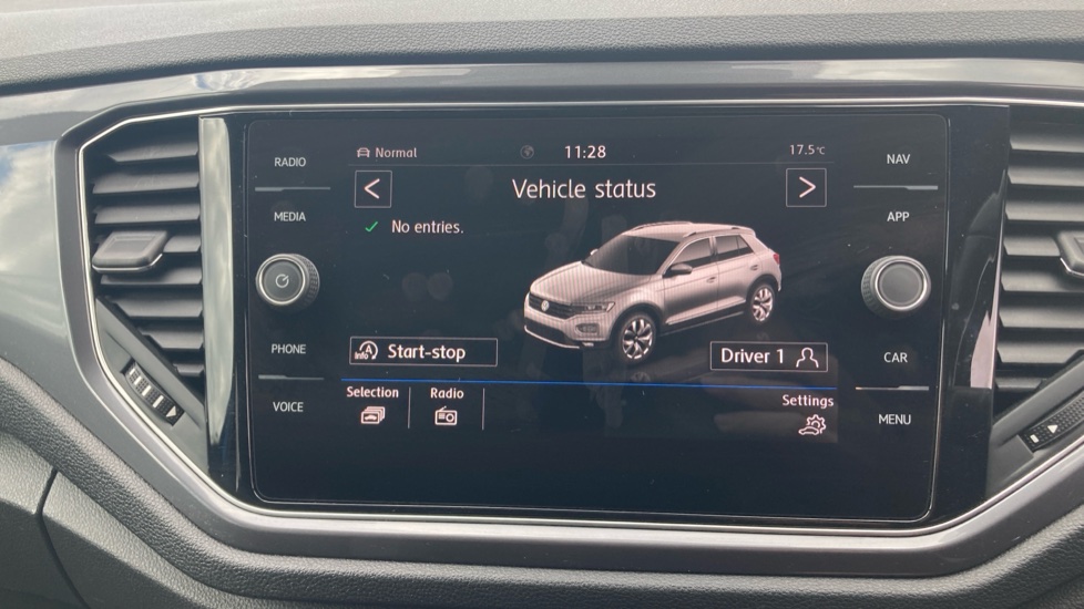 Volkswagen T-Roc 1.5 TSI EVO R-Line 5dr DSG Petrol Hatchback - Image 37