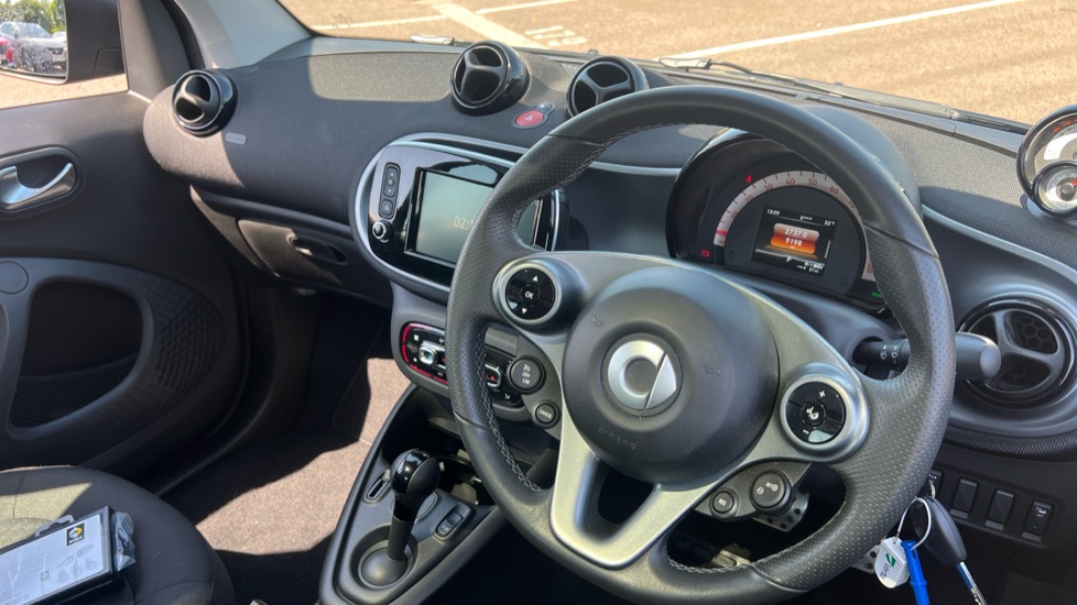 smart EQ fortwo coupe 60kW EQ Pulse Premium 17kWh 2dr Auto [22kWCh] Electric Coupe - Image 11