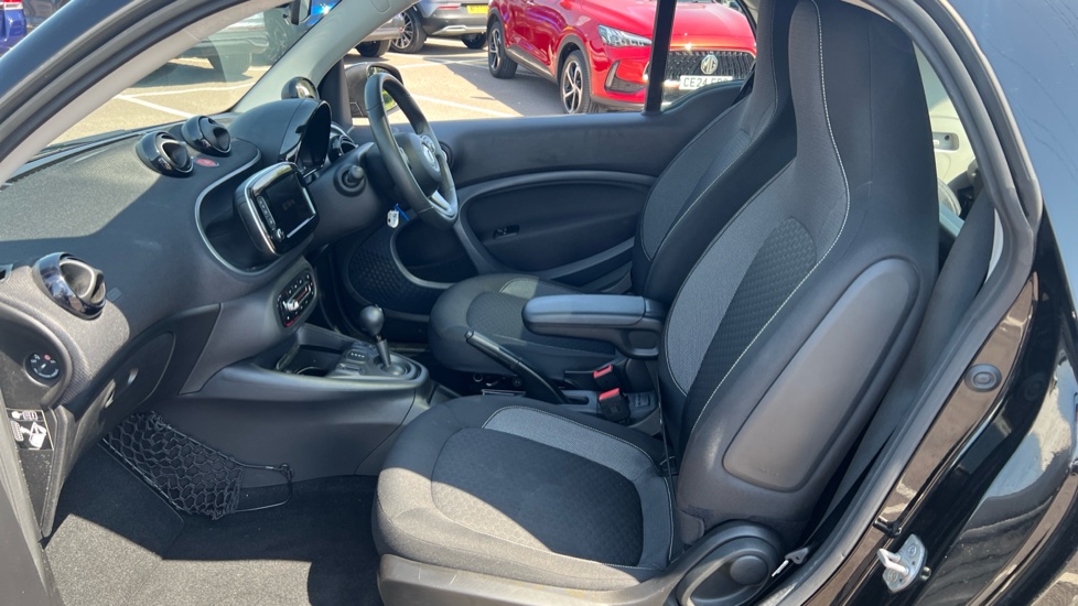 smart EQ fortwo coupe 60kW EQ Pulse Premium 17kWh 2dr Auto [22kWCh] Electric Coupe - Image 16