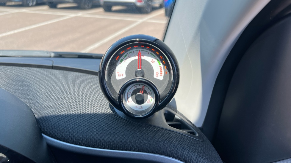 smart EQ fortwo coupe 60kW EQ Pulse Premium 17kWh 2dr Auto [22kWCh] Electric Coupe - Image 24
