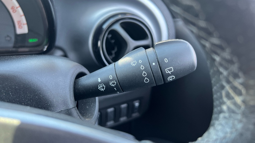 smart EQ fortwo coupe 60kW EQ Pulse Premium 17kWh 2dr Auto [22kWCh] Electric Coupe - Image 25