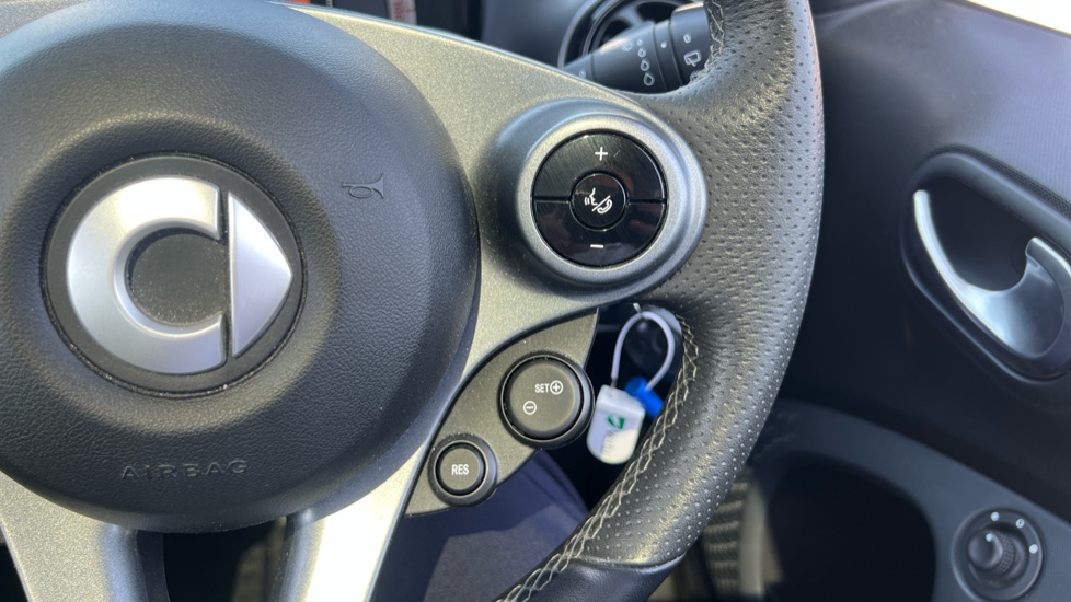 smart EQ fortwo coupe 60kW EQ Pulse Premium 17kWh 2dr Auto [22kWCh] Electric Coupe - Image 28