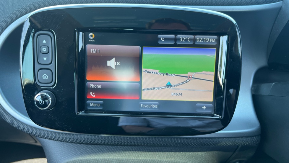 smart EQ fortwo coupe 60kW EQ Pulse Premium 17kWh 2dr Auto [22kWCh] Electric Coupe - Image 29