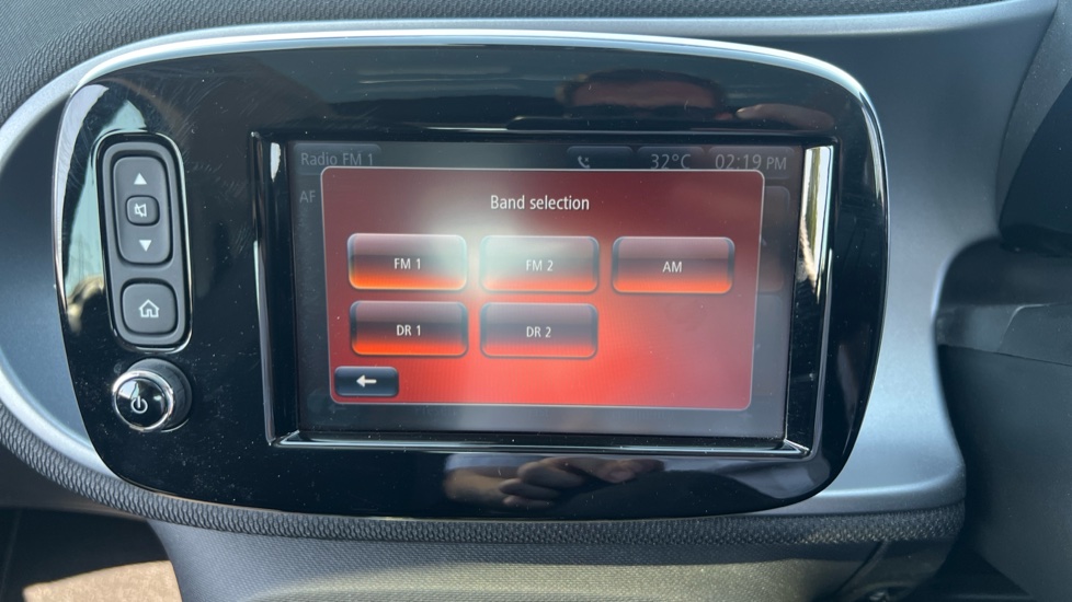 smart EQ fortwo coupe 60kW EQ Pulse Premium 17kWh 2dr Auto [22kWCh] Electric Coupe - Image 31