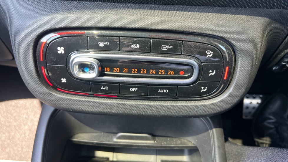 smart EQ fortwo coupe 60kW EQ Pulse Premium 17kWh 2dr Auto [22kWCh] Electric Coupe - Image 33