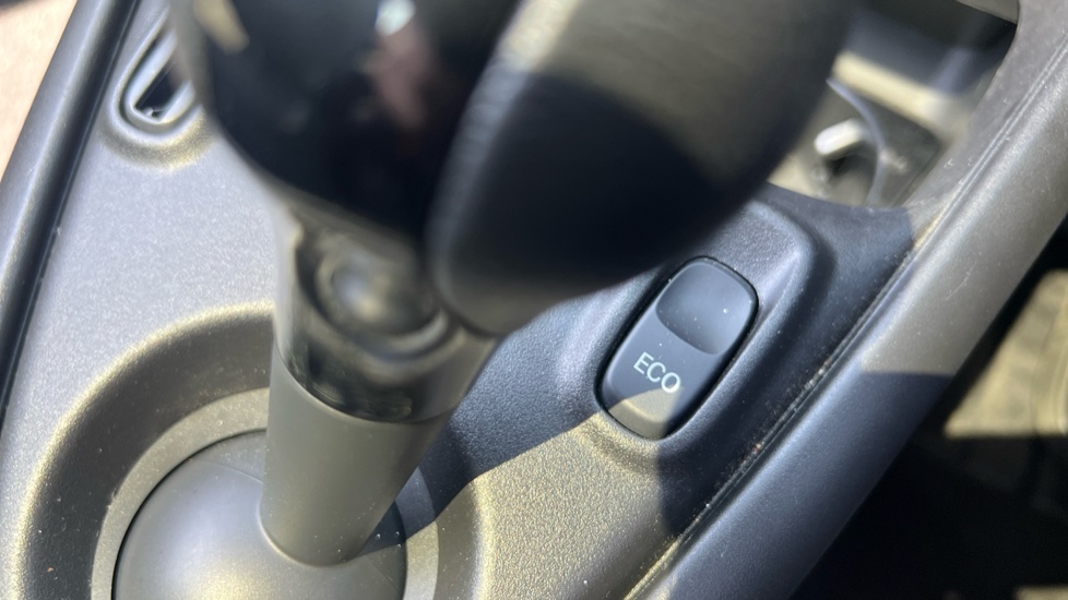 smart EQ fortwo coupe 60kW EQ Pulse Premium 17kWh 2dr Auto [22kWCh] Electric Coupe - Image 35