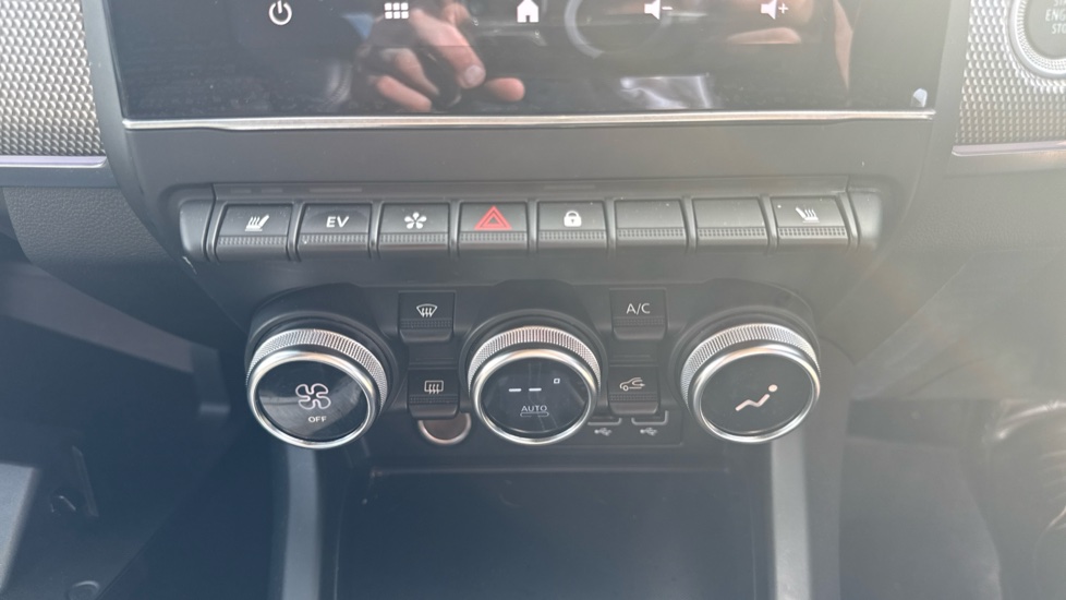 Renault Arkana 1.6 E-TECH Hybrid 145 S Edition 5dr Auto Hybrid Estate - Image 37