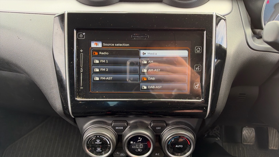 Suzuki Swift 1.2 Dualjet 83 12V Hybrid SZ5 5dr Petrol Hatchback - Image 37
