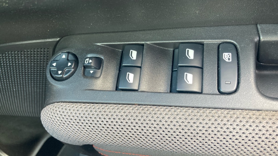 Citroen C3 Aircross 1.2 PureTech 130 Shine Plus 5dr EAT6 Petrol Hatchback - Image 31