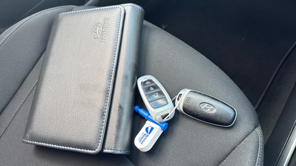 Hyundai TUCSON 1.6 TGDi Hybrid 230 Premium 5dr 2WD Auto Hybrid Estate - Image 19