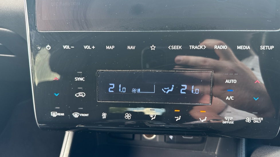 Hyundai TUCSON 1.6 TGDi Hybrid 230 Premium 5dr 2WD Auto Hybrid Estate - Image 36