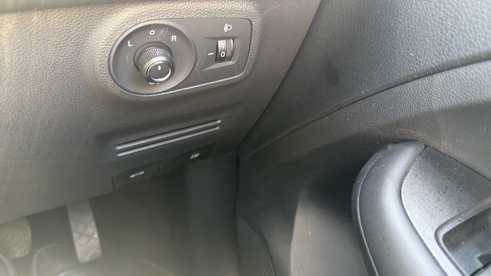 MG ZS 1.0T GDi Exclusive 5dr DCT Petrol Hatchback - Image 36