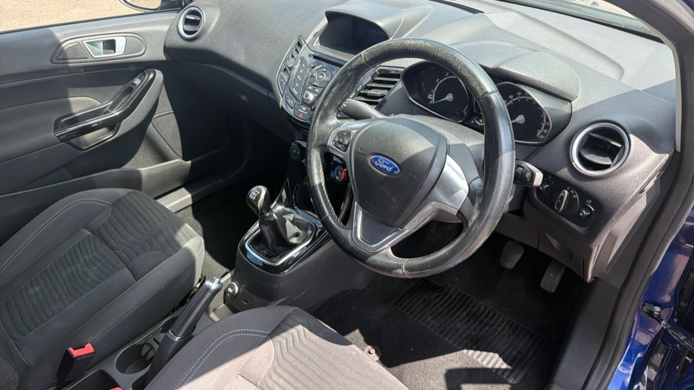 Ford Fiesta 1.25 82 Zetec 3dr Petrol Hatchback - Image 11