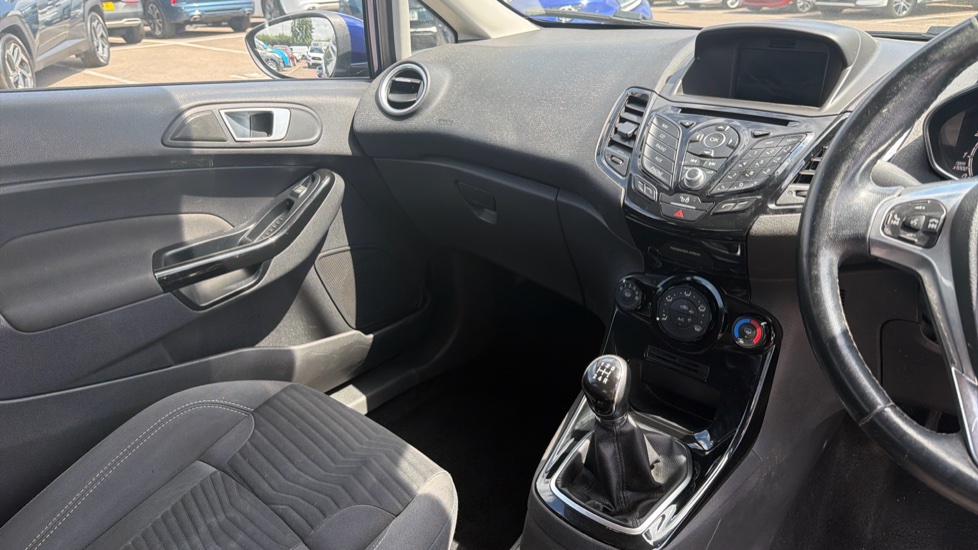 Ford Fiesta 1.25 82 Zetec 3dr Petrol Hatchback - Image 14