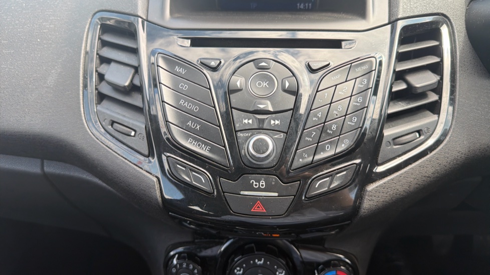 Ford Fiesta 1.25 82 Zetec 3dr Petrol Hatchback - Image 22