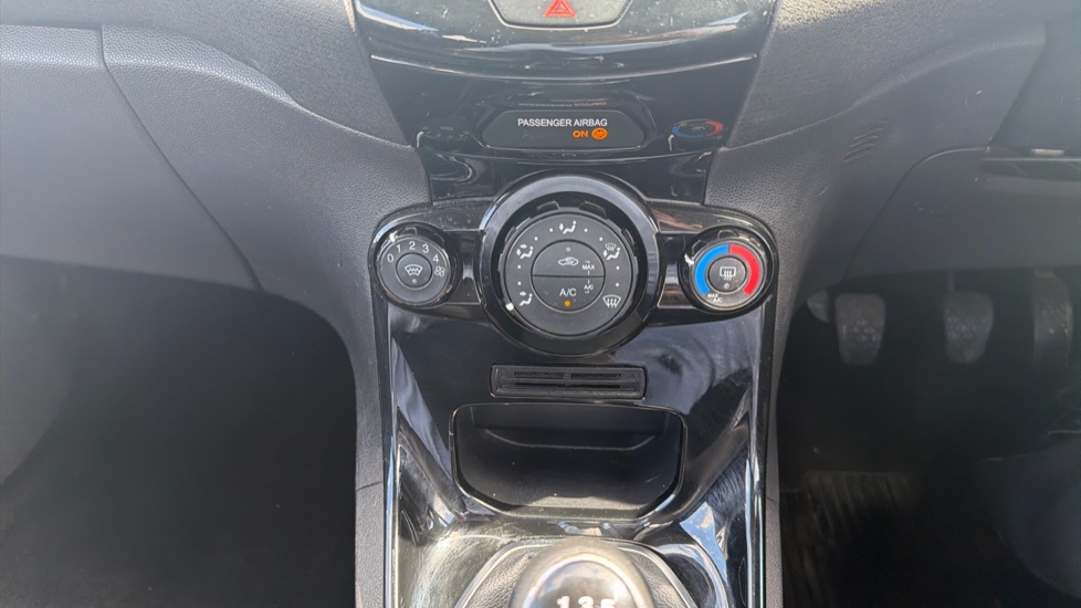 Ford Fiesta 1.25 82 Zetec 3dr Petrol Hatchback - Image 23