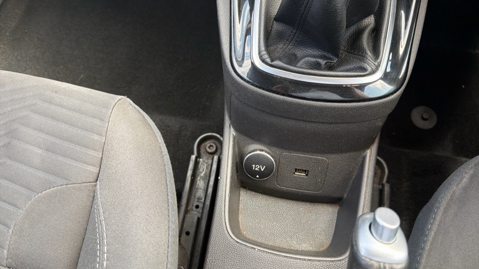 Ford Fiesta 1.25 82 Zetec 3dr Petrol Hatchback - Image 24