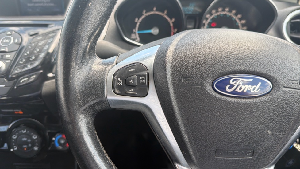 Ford Fiesta 1.25 82 Zetec 3dr Petrol Hatchback - Image 25