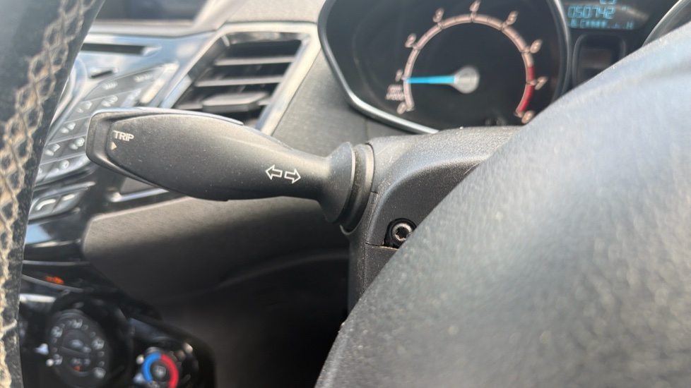 Ford Fiesta 1.25 82 Zetec 3dr Petrol Hatchback - Image 26