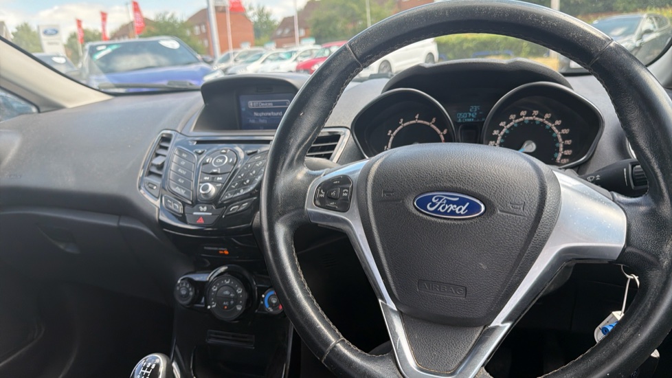 Ford Fiesta 1.25 82 Zetec 3dr Petrol Hatchback - Image 36
