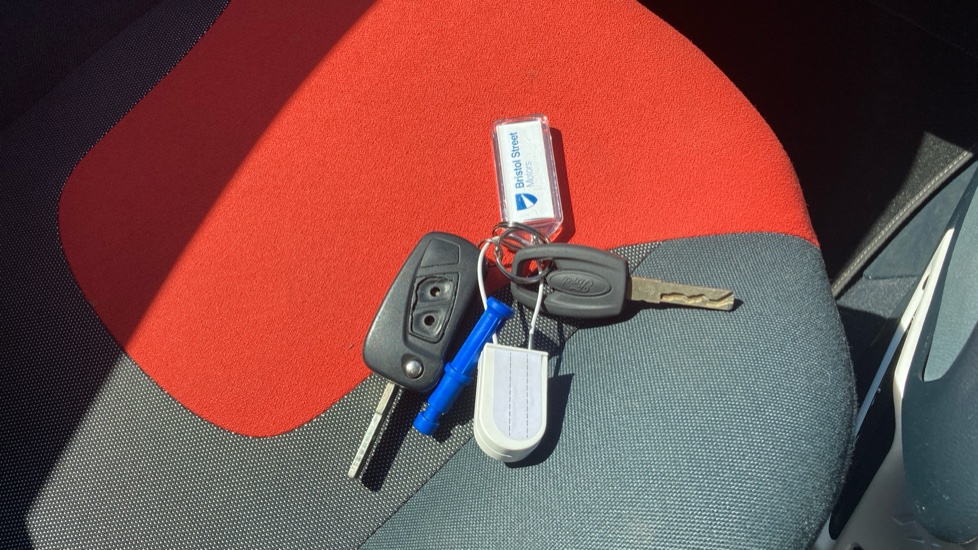 Ford Ka 1.2 Zetec 3dr [Start Stop] Petrol Hatchback - Image 20