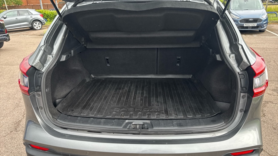 Nissan Qashqai 1.2 DiG-T Tekna 5dr Petrol Hatchback - Image 4