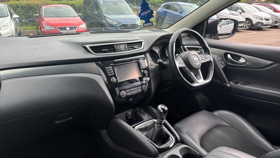 Nissan Qashqai 1.2 DiG-T Tekna 5dr Petrol Hatchback - Image 9