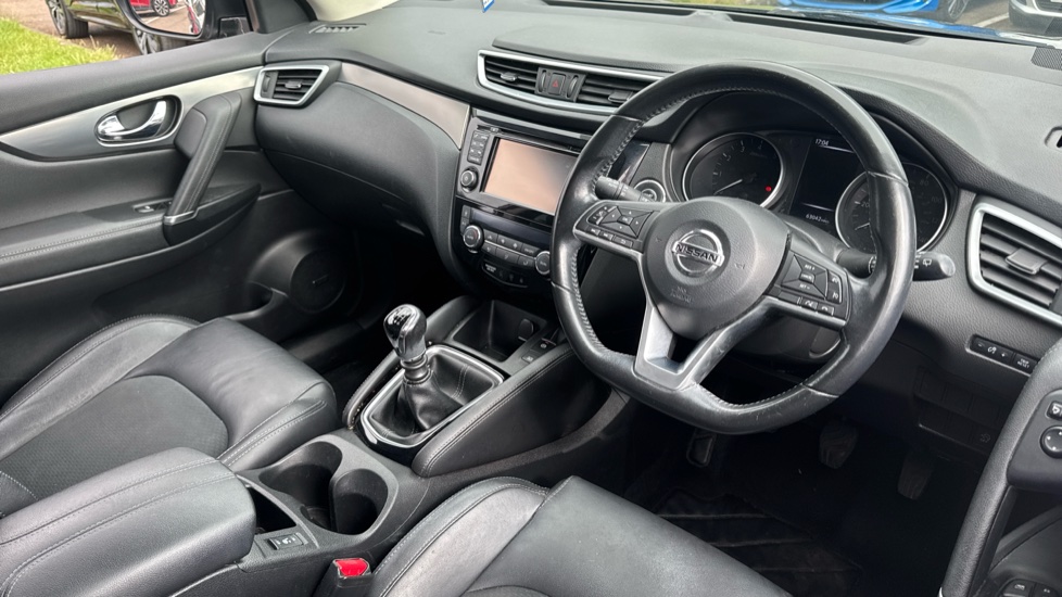 Nissan Qashqai 1.2 DiG-T Tekna 5dr Petrol Hatchback - Image 11