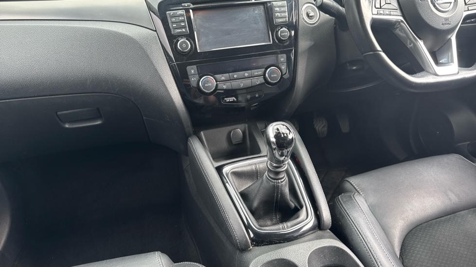 Nissan Qashqai 1.2 DiG-T Tekna 5dr Petrol Hatchback - Image 13