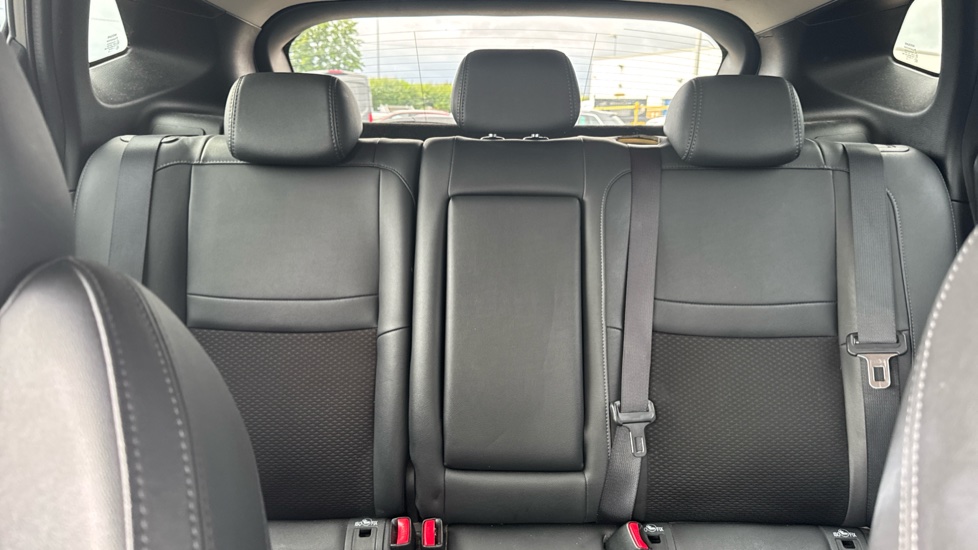 Nissan Qashqai 1.2 DiG-T Tekna 5dr Petrol Hatchback - Image 15