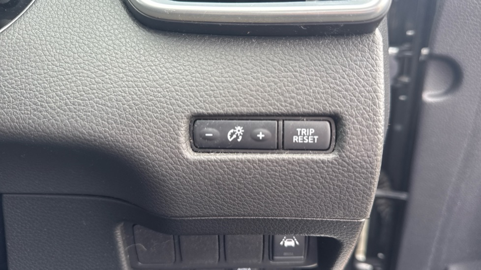 Nissan Qashqai 1.2 DiG-T Tekna 5dr Petrol Hatchback - Image 23