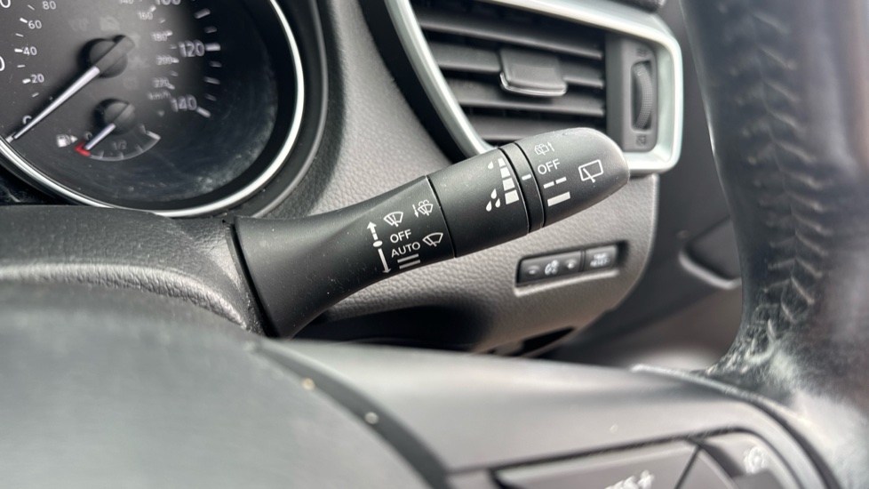 Nissan Qashqai 1.2 DiG-T Tekna 5dr Petrol Hatchback - Image 27